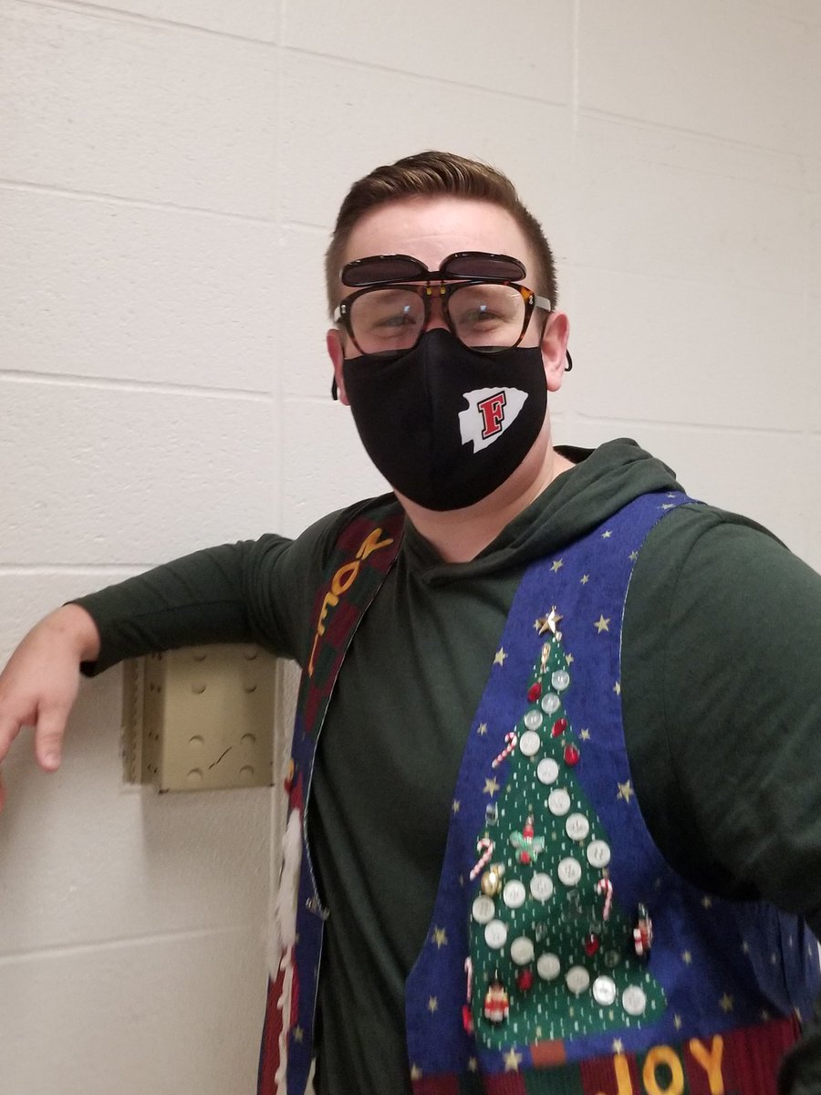 THEESellers3's tweet photo. Thank you to Mrs. Duncan for all these great pictures. We had ugly sweater, and she rapid fire off some pictures of my wonderful outfit. #ThanksDuncan #lookingood https://t.co/SKyXh1nMoC