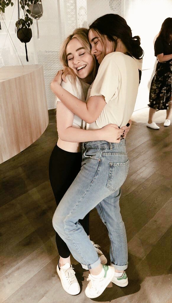 caitiepeachpie's tweet photo. ♡ . . ₍ Some ᴛhıngs neveɾ change
Lıke hoɯ I'm holdıng on ᴛıght ᴛo ʏou ₎ https://t.co/pDKuCcWi9W