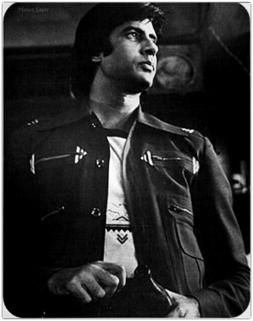 MosesSapir's tweet photo. Amitabh in #Shaan @SrBachchan #40YearsOfShaan https://t.co/SR4Ci5ESQt