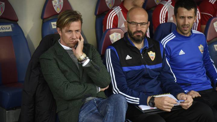 Le 5 Novembre 2019, il a été nommé entraîneur-chef de l' espagnol Segunda División de UD Almería . Il a été limogé en juin 2020, et il est toujours à la recherche d’un nouveau club, mais passe souvent des analyses sur des plateaux télé sur le monde du football.