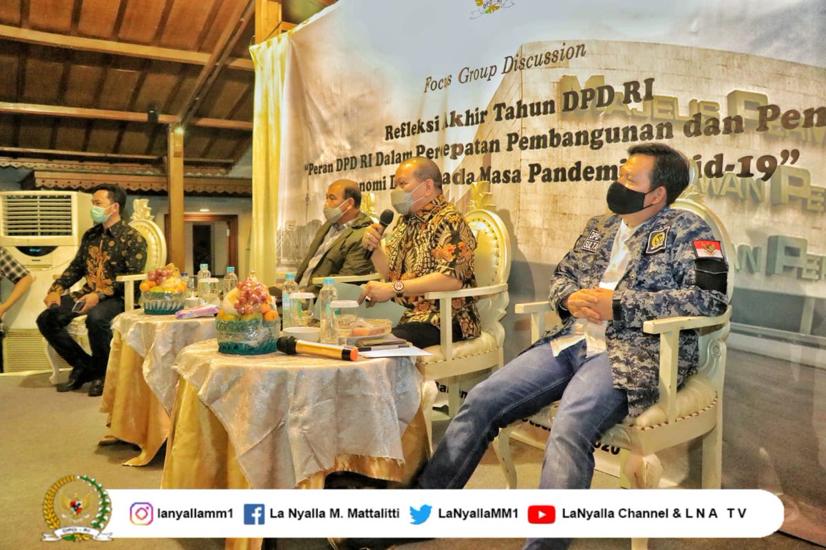 LaNyallaMM1's tweet photo. Suasana Acara Refleksi Akhir Tahun DPD RI. Bertempat Di Salah Satu Hotel Bilangan Kota Serang, Banten. 

Turut Hadir Puluhan Awak Media Parlemen. Jumat (11/12/2020)

#LaNyallaAcademia 
#BersamaUntukKebaikan
#DPDDariDaerahUntukIndonesia
#DPDRI
#PesanLaNyalla https://t.co/8sjBmsrkg0