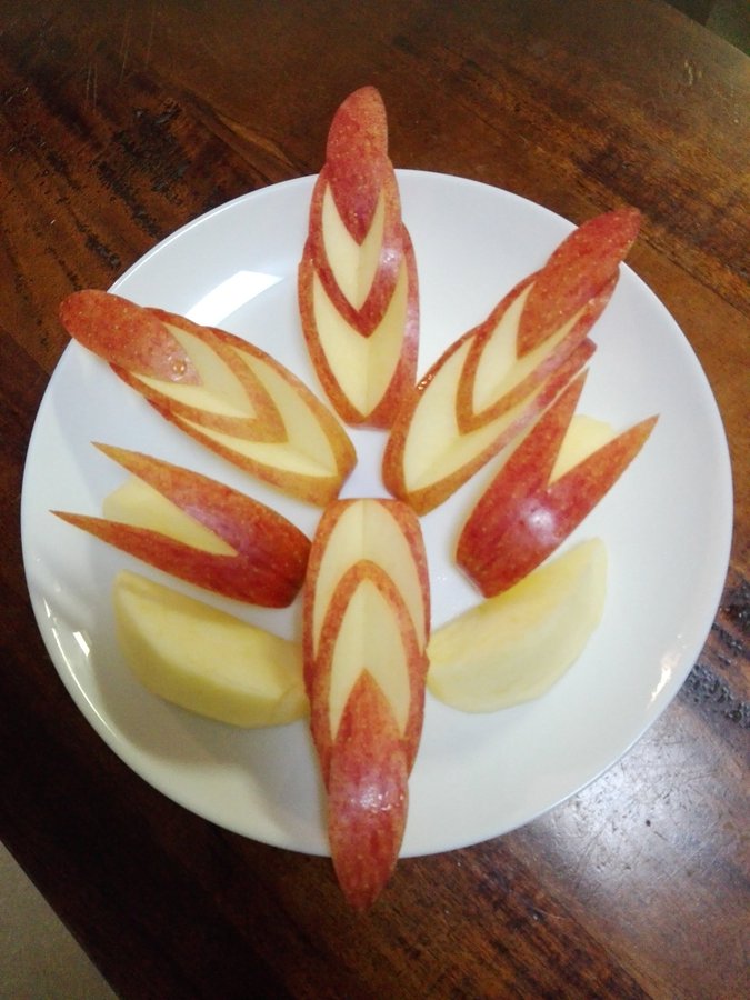 りんごの基本的な切り方は おしゃれ かわいいカット方法も紹介 お食事ウェブマガジン グルメノート