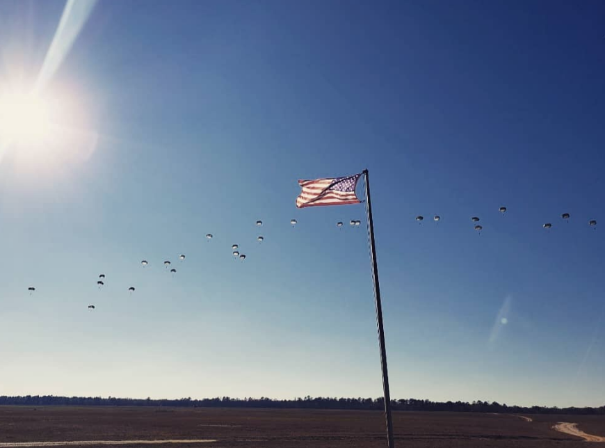 gallantfewrgr's tweet image. #REDFriday - #NeverForget 7,028 days since 9/11. 
Perfect view of freedom.
#gallantfew #RLTW #patriotchallenge
Photo courtesy of 3d Ranger Battalion.