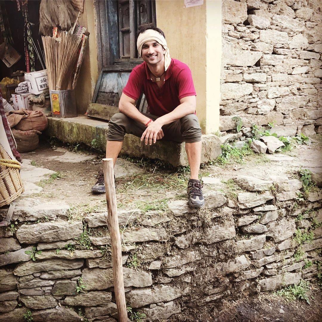 nonayousef7's tweet photo. #Throwback #Repost from @itsSSR Anything worth pursuing
is worth failing at, 
and fail we do 
as we pursue,
Love is the cause
and it survives...
#selfmusing 💫
मंसूर खान. #kedarnath 🔱🙏🦋❤️

#JusticeForSushantSinghRajput 
#2YearsOfKedarnath 
#2YearsOfSSRAsMansoor https://t.co/iA8F18Iwsi