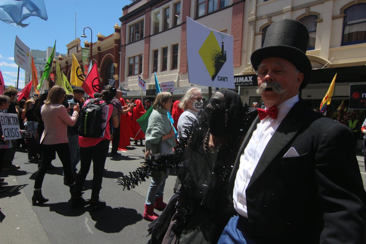 XRTasmania's tweet photo. Fossil funded Extinction or groovy rebellion? 11 Rebels were arrested yesterday for choosing to stand up to the dirty banks, using the proven method of non violent civil disobedience. 
"We want to live". 
#climateaction #ClimateCrisis #politas #ActNow https://t.co/YF1ZsbqYcN