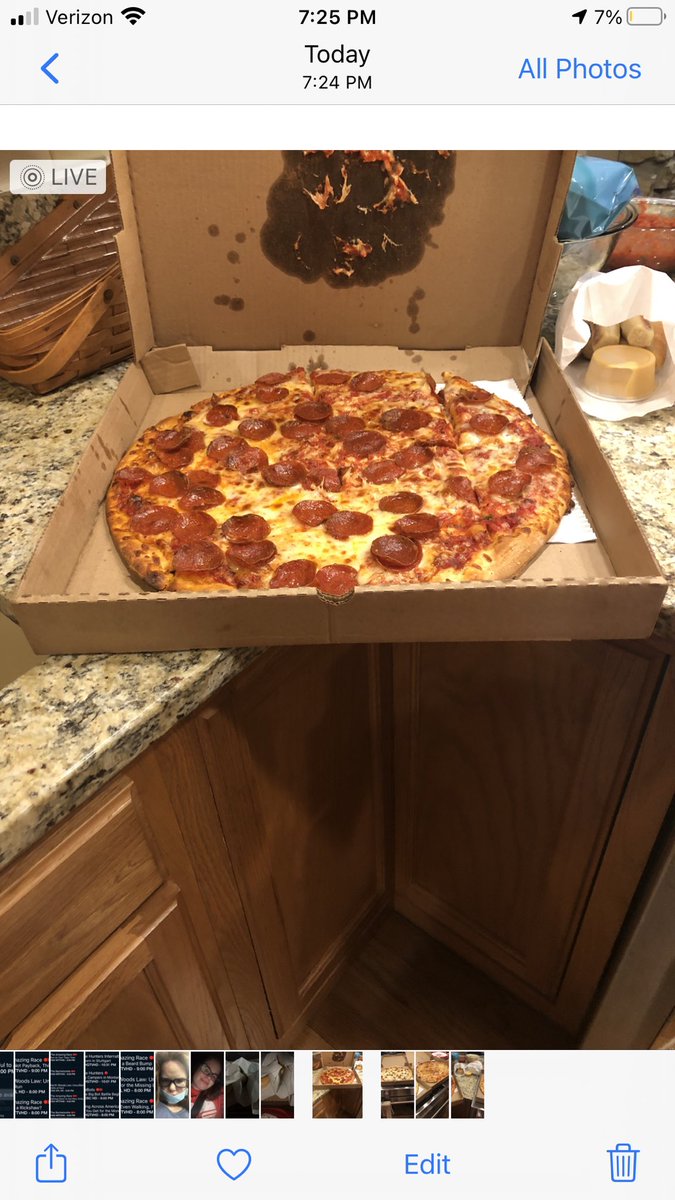 luckyErin01's tweet photo. Pizzzzzzaaaa 🍕🍕🍕🍕🤤🤤🤤🤤 https://t.co/jVn2c11Xtq