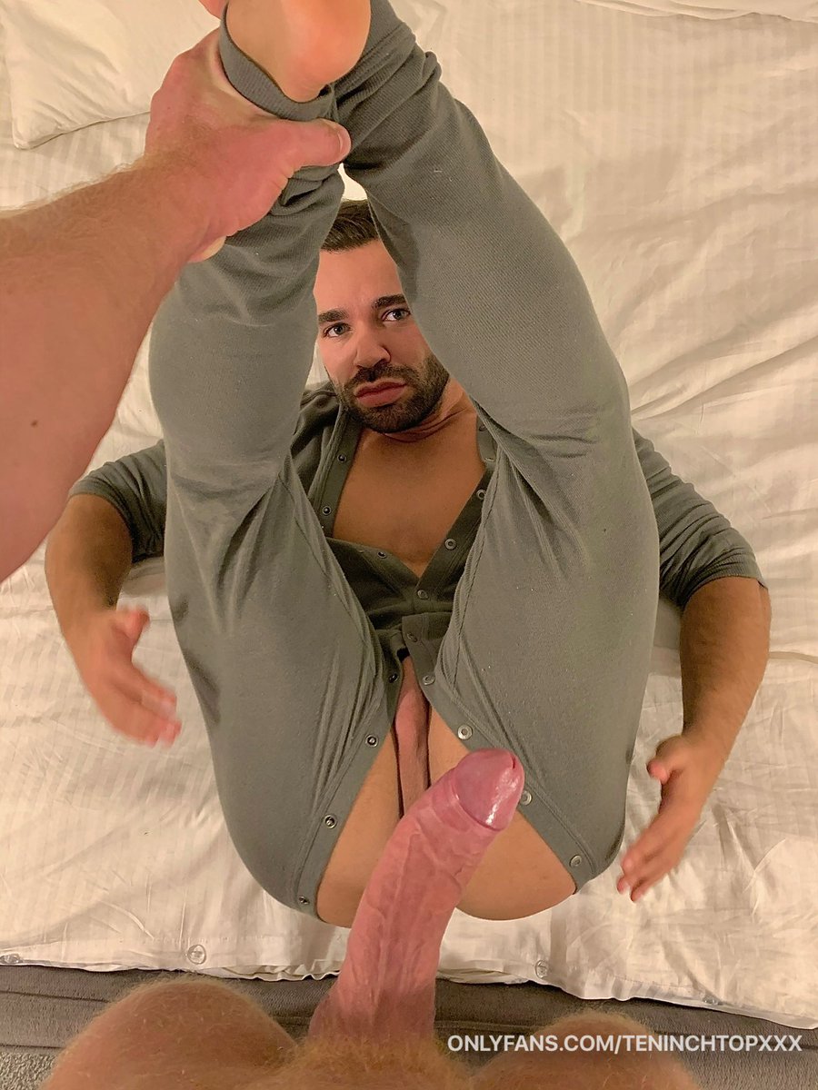 teninchtopx's tweet photo. Bed time with Daddy 😈 @SeanBoy_Uk https://t.co/lvwcla3Dvs