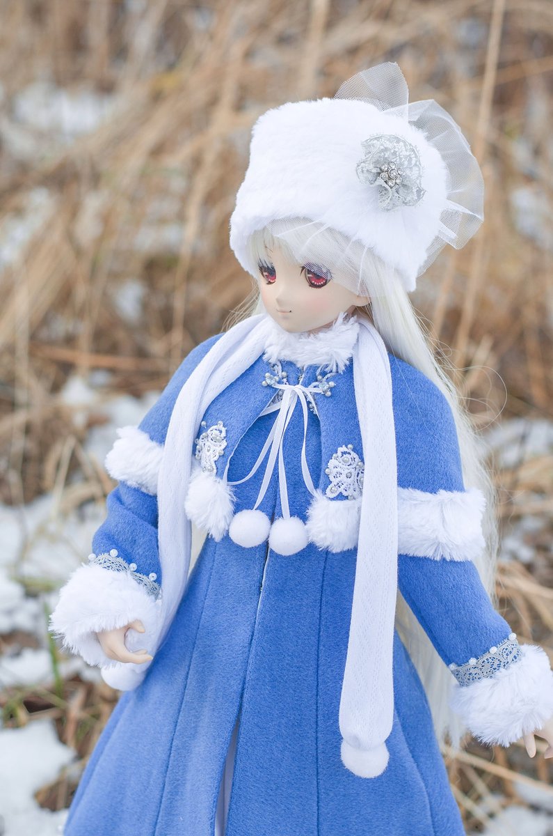 Suliveyn's tweet photo. I made this outfit as a gift for my friend. Maetel as the snow maiden. Spirit of winter in Russia called Snegurochka. In Russian, the name Maetel sounds like "метель" means blizzard. I was inspired by Matsumoto's new drawings (@leijisha), which have a lot of beautiful details. https://t.co/bcCCVUawO6