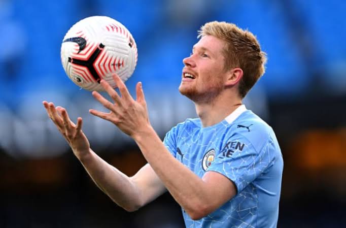 Fulham have the worst defensive record in the PL, conceding 19 goals in 10 games. KDB averages 3.5 goal attempts and 3.25 chances created per game. We believe he will be the most captained player this GW and he is our top captaincy pick this GW.