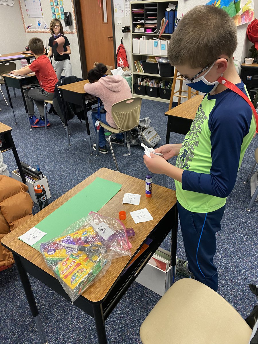 4hogsett's tweet photo. We are ordering fractions from least to greatest! #commondenominators @LindseyElem https://t.co/UXvmAligLz