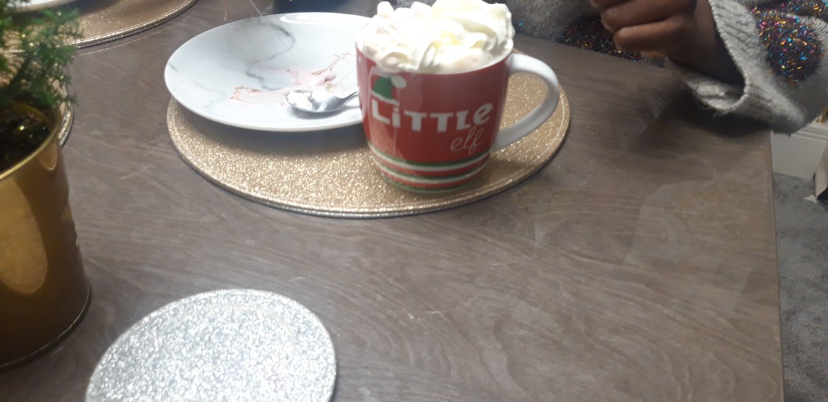 goldengirl85's tweet photo. @GirlguidingGMW 

#GMWFrostySleepover #GirlguidingGMW #GirlguidingUK

Girls enjoying their festive den, hot chocolate with marshmallows and s'mores 😋 https://t.co/uv5qrOf0p2