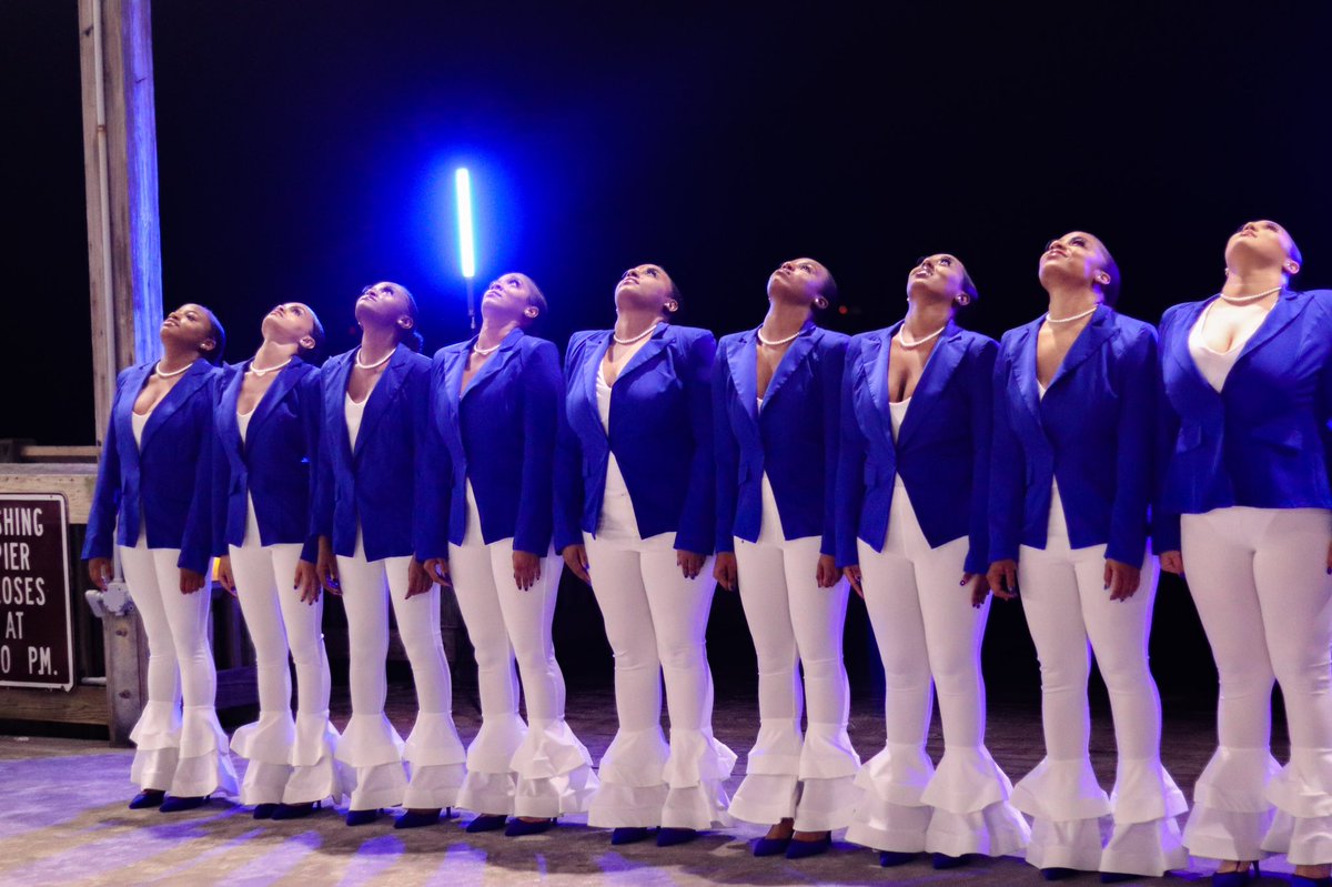 __PearlFantasy's tweet photo. It’s been a longggg road to Zeta land but we kept our faith despite the obstacles we faced. I am finally a FINER WOMAN and I just stepped into the pearly land of Finer Womanhood 🕊💙 I am apart of the ExquiZite Epsilon XI chapter of Zeta Phi Beta Sorority, incorporated #EXI https://t.co/TDmX7A0xWk