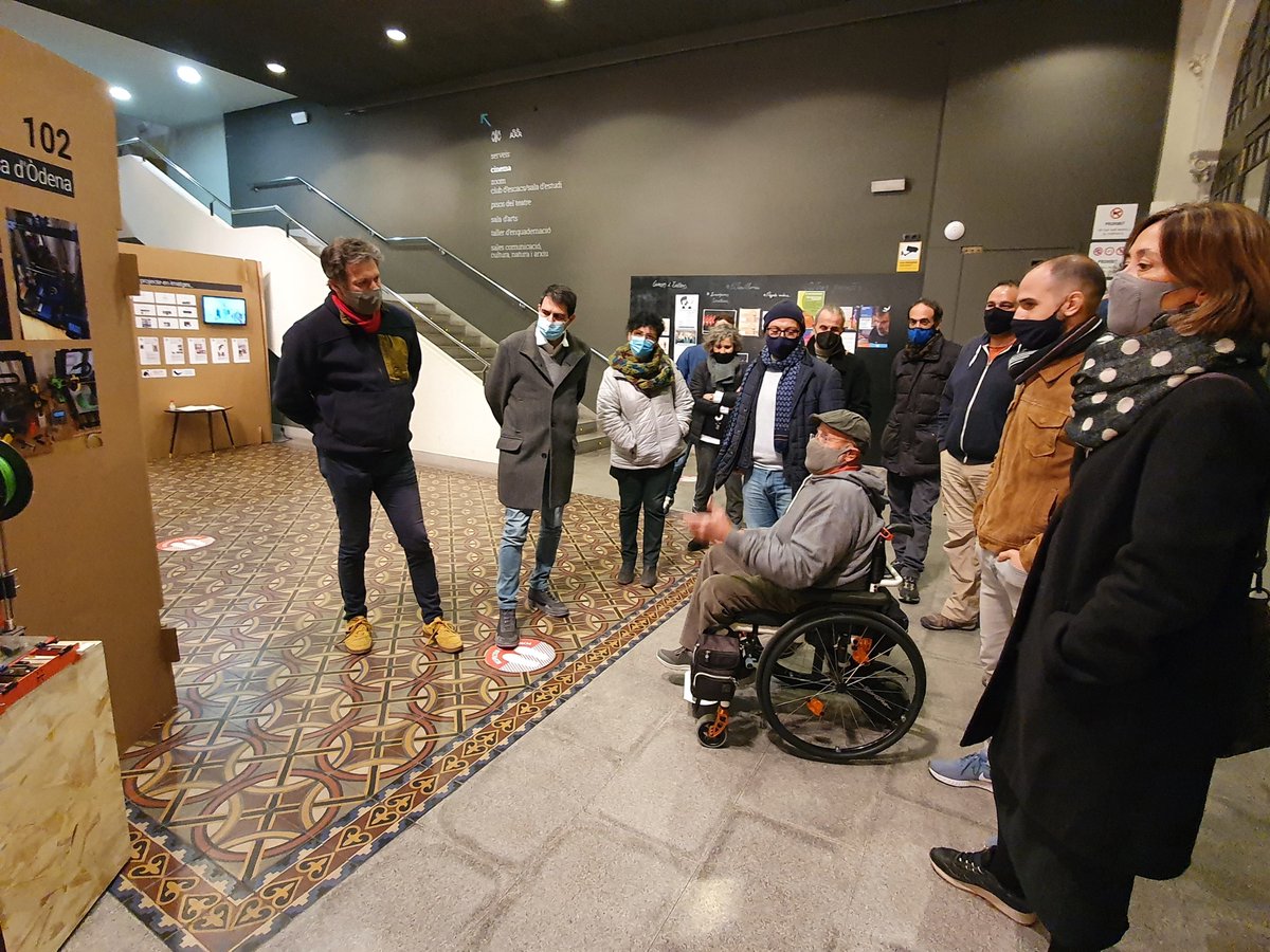 ajigualada's tweet image. Aquest divendres s&apos;ha inaugurat a @AteneuIgualadi  l&apos;exposició &quot;Malla-Covi19, la resposta de l&apos;enginy&quot;, que explica l&apos;experiència de voluntariat per a la fabricació i distribució de material sanitari de protecció durant els mesos de confinament a la Conca Òdena per la Covid-19
👇