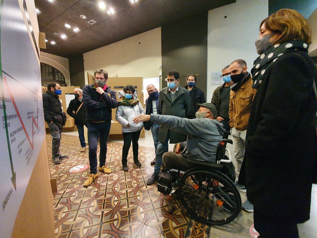 ajigualada's tweet image. Aquest divendres s&apos;ha inaugurat a @AteneuIgualadi  l&apos;exposició &quot;Malla-Covi19, la resposta de l&apos;enginy&quot;, que explica l&apos;experiència de voluntariat per a la fabricació i distribució de material sanitari de protecció durant els mesos de confinament a la Conca Òdena per la Covid-19
👇