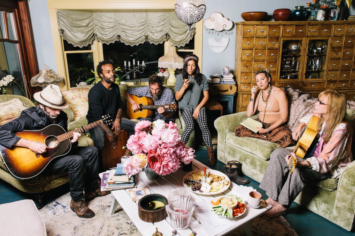 Time to remember this magical night. Read the New York Times article by Penelope Green to feel like you were there. 
consenses.org/sally-taylors-… 
#consenses #sallytaylor #carlysimon #bentaylor #penelopegreen photography by #elizabethcecil