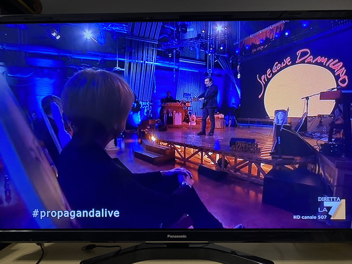 Alleati pandemici da venerdì sera.
#propagandalive #spiegonedamilano <a href="/makkox/">makkox</a> <a href="/welikeduel/">Propaganda Live</a> <a href="/zdizoro/">Diego Bianchi</a>