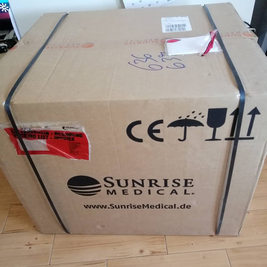 javireja's tweet photo. Toco cambiar de zapatos, jijiji.
Ya tenemos  la nueva #NITRUM  @quickiewheels de @sunrisemedical.
Como um niño chico el dia de los Reyes, jajajajaja.

#nitrum
#pelotazodesilla
#QuickieWheelchairs
#SunriseMedical
#Notedigonaytelodigoto
#vamosqnosvamos
#al_lio https://t.co/UOXRAj3IHd