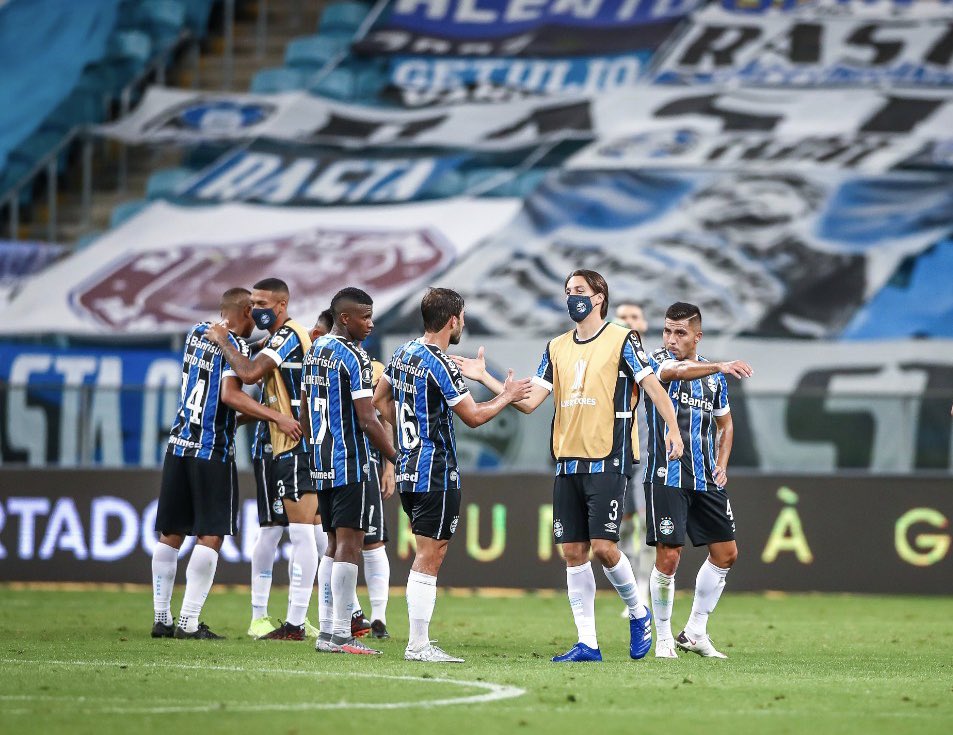 Seguimos a maratona! Após a belíssima classificação de ontem, nossos próximos duelos pela Libertadores já foram confirmados para as próximas quartas-feiras, às 19h15, em mais um grande clássico nacional. Parabéns a todo grupo por colocar o Grêmio pela 12ª vez nas quartas!