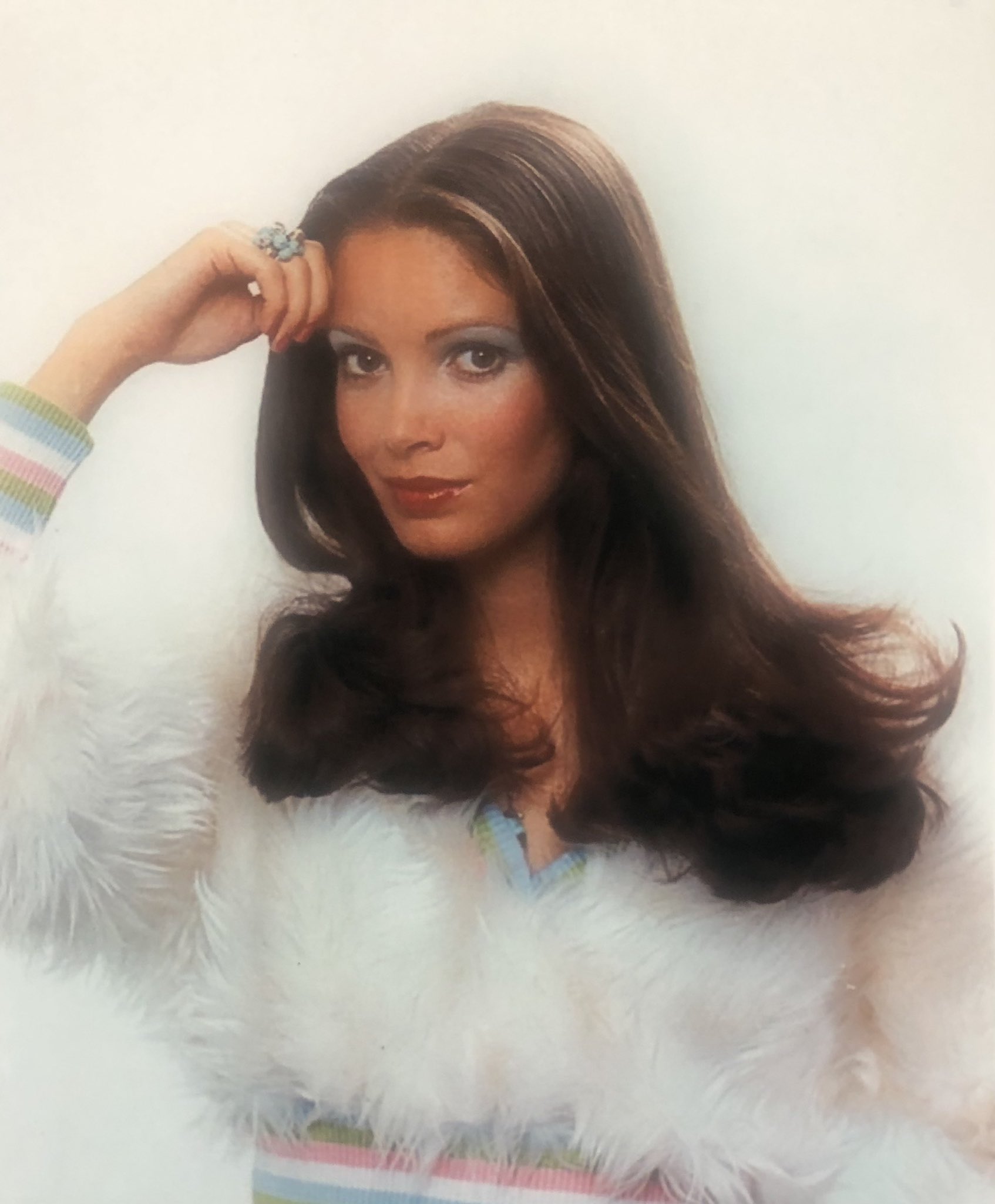 Share more than 132 jaclyn smith hairstyles latest - camera.edu.vn