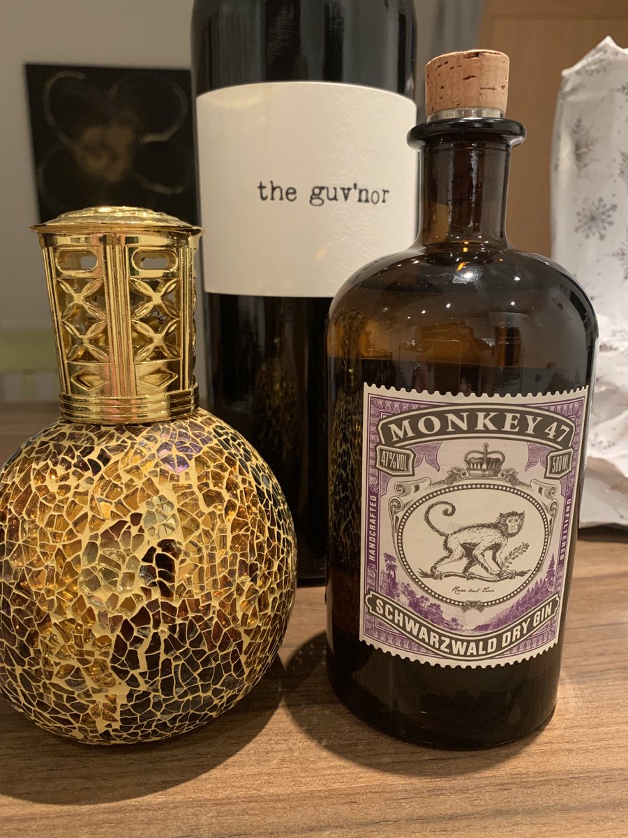 ⁦<a href="/krug79/">Professor Dominic Regan</a>⁩ this is seriously good dry gin and unfiltered. Merry Christmas Beyonce !!