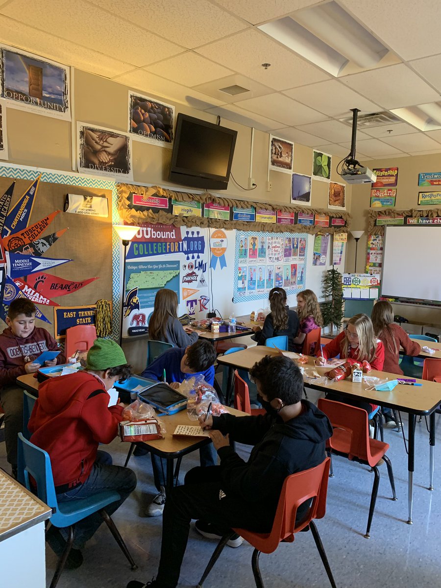 Lynn Garden Leaders writing encouraging letters to our area healthcare workers <a href="/KCS_Kennedy/">Kennedy Elementary</a> #DoGoodKingsport