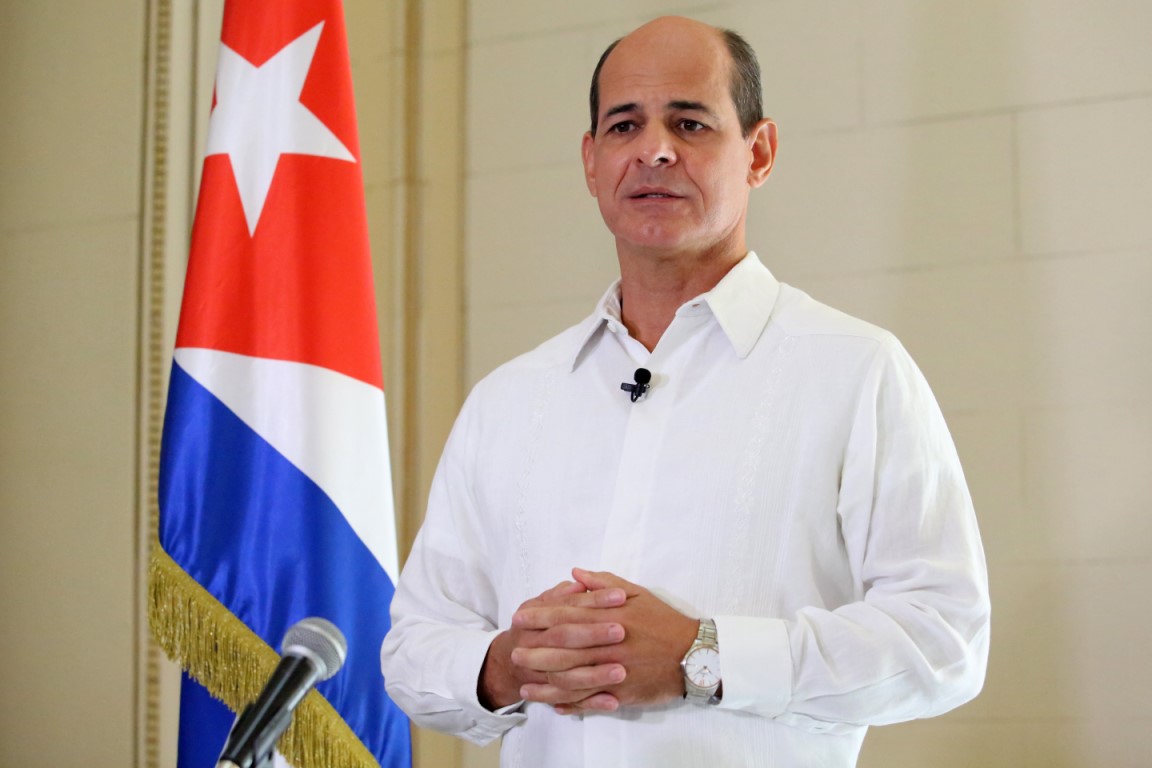 CubaMINREX's tweet photo. El vicecanciller cubano @RogelioSierraD ofreció declaraciones a la prensa nacional y extranjera con el propósito de anunciar la celebración el próximo 8 de diciembre, en modalidad virtual, de la VII Cumbre de Jefes de Estado y de Gobierno del mecanismo CARICOM-Cuba 

#CaribeUnido https://t.co/emsP8BZFZW