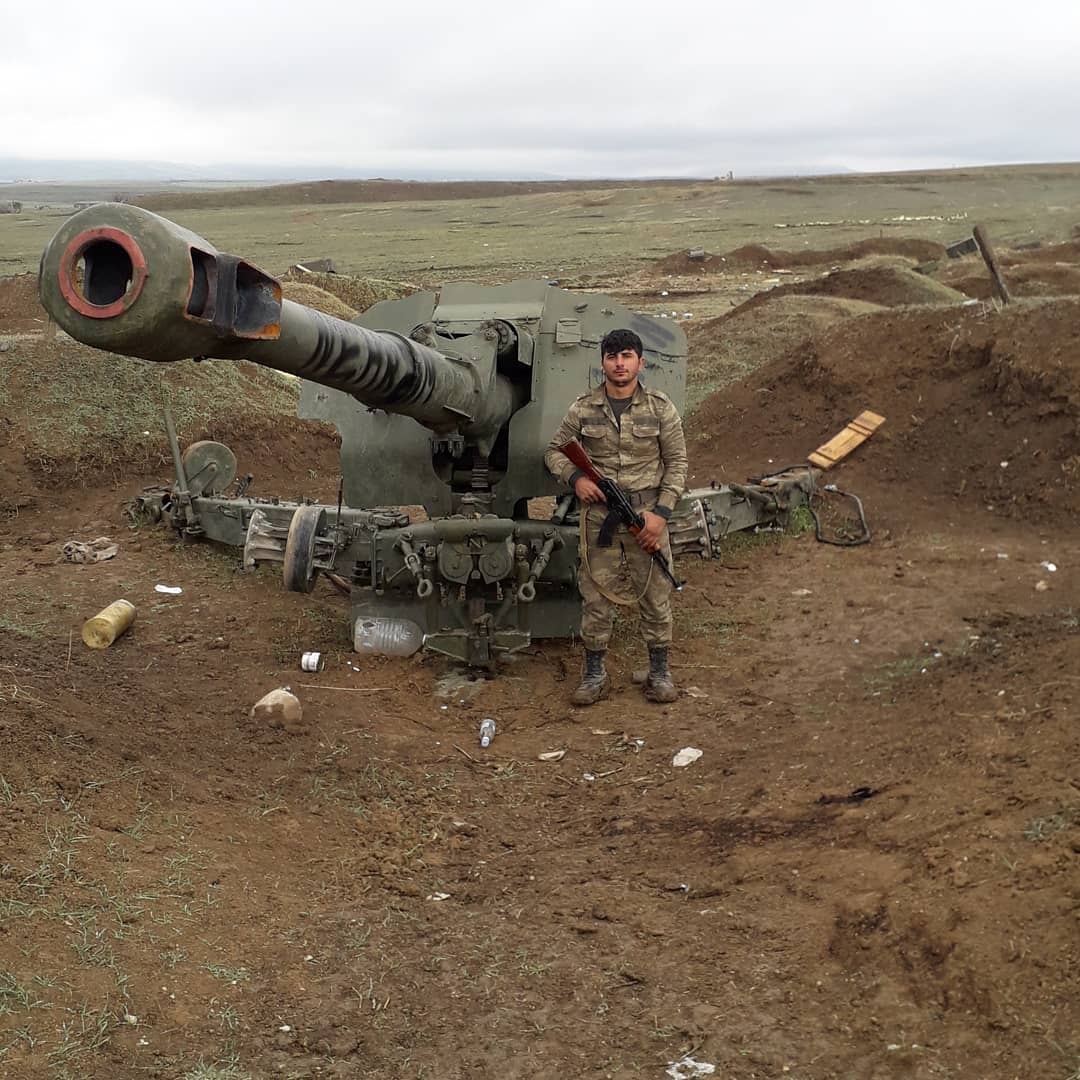 26. Apparent new captures of D20 152mm howitzers via  @panzerQQ. Note we have so many D20 with grainy pics duplication is possible.1) Same D20 as in tweet 25, behind it a 2nd with lost right tyre2) different D20 also with lost right tyre3+4) 2x D20 - lost tyres + shield damage.