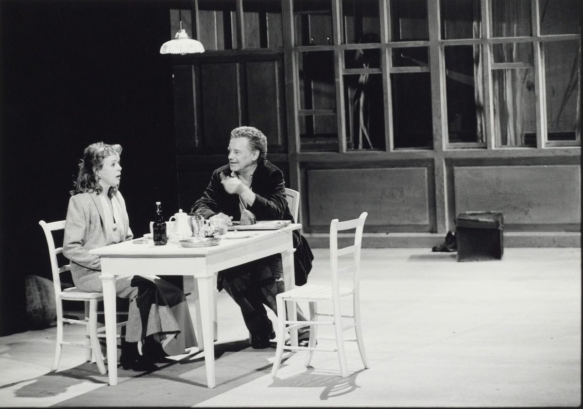 LiaCamel92's tweet photo. @DominiqueRacle @schaubuehne Je me souviens de #JuttaLampe mise en scène par #LucBondy @TheatreOdeon dans #LaMouette en 2002 @chrisducq1 @sceneweb @pchevilley @EricGenovese1 https://t.co/Lh7inmMGLV