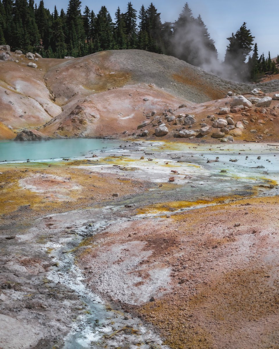 thebreakofdawns's tweet photo. Take a trip to hell and back at Bumpass Hell, the best short hike in Californiaโs Lassen Volcanic National Park ๐
Read more here: https://t.co/dQIrZsuCH2
#lassennps #lassennationalpark #lassenvolcanicnationalpark #lassennp #bumpasshell https://t.co/AEvH5EWGbR
