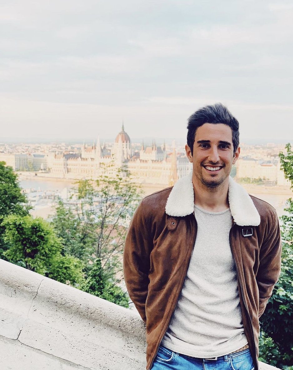 18. Joan Campins, chômage. 0 sélection.D’abord prêté à Saragosse, il est ensuite laissé libre par la Masia, et aura du mal à s’en remettre. Après deux ans en D2 au Reus Deportiu, il reste un an sans club, puis signe à Fehervar, Mouscron, et de nouveau le chômage cet été.