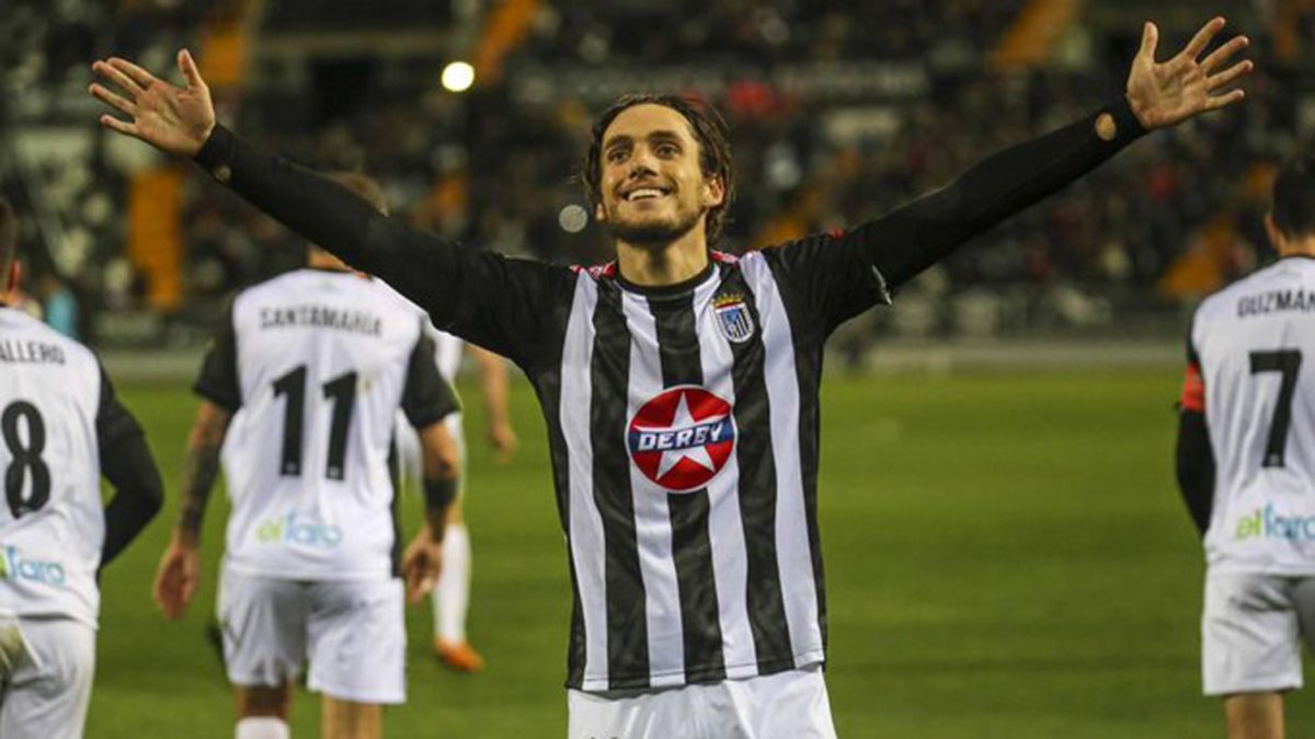 19. Alex Corredera, footballeur. CD Badajoz (D3). 0 sélection.Le pro des contrats courts. Après le Barça, il signe 2 ans dans la réserve de la Corogne. Puis 1 an à Almeria B et un autre à Murcia. Suivent 6 mois dans la réserve de Valence puis un contrat de 2 ans en D3 !