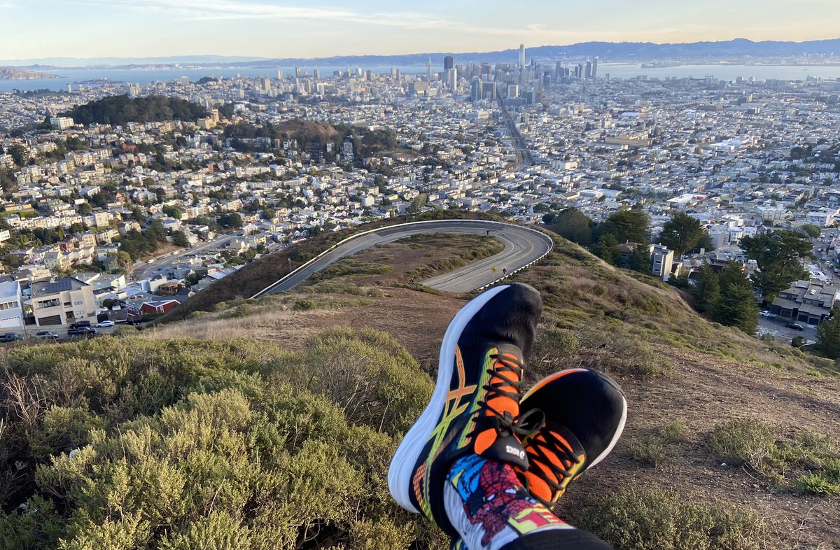 Friday morning run + Spider-Man socks + the view from the top of Twin Peaks = 😁😁😁 #fridayvibes #fridayfeeling #twinpeaks #morningrun #sanfrancisco #spiderman