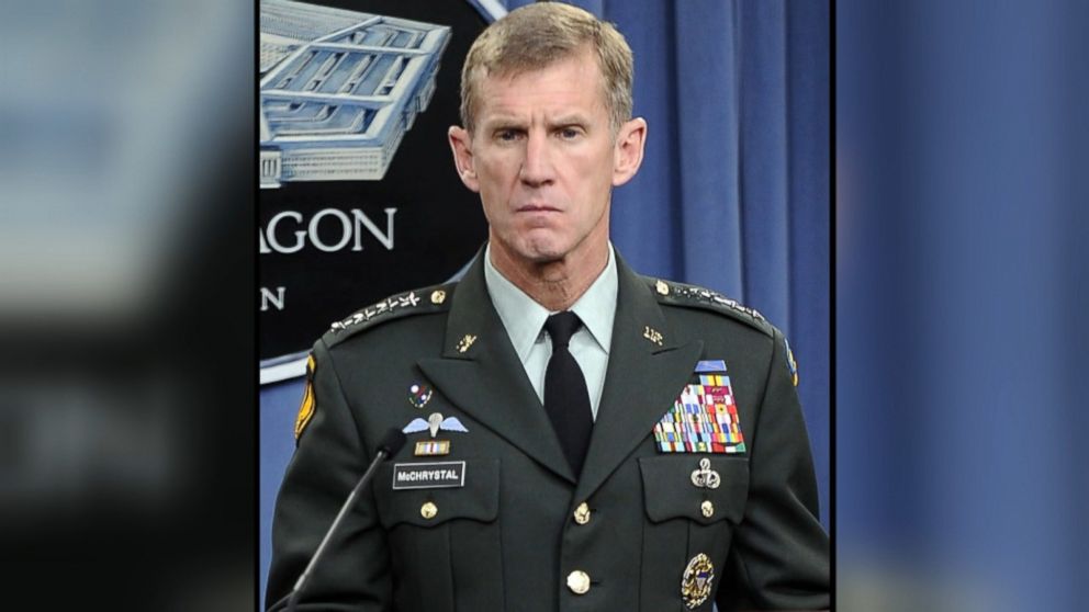 1/ Let's rewind to Snowden's pre-C_A employment in 2006. Did you know that ES enlisted in the Army Special Forces 18X in 2004? Special Forces begin their training at Fort Bragg/JSOC, & at that time was under leadership of Stanley McChrystal. Source:  https://en.wikipedia.org/wiki/Edward_Snowden