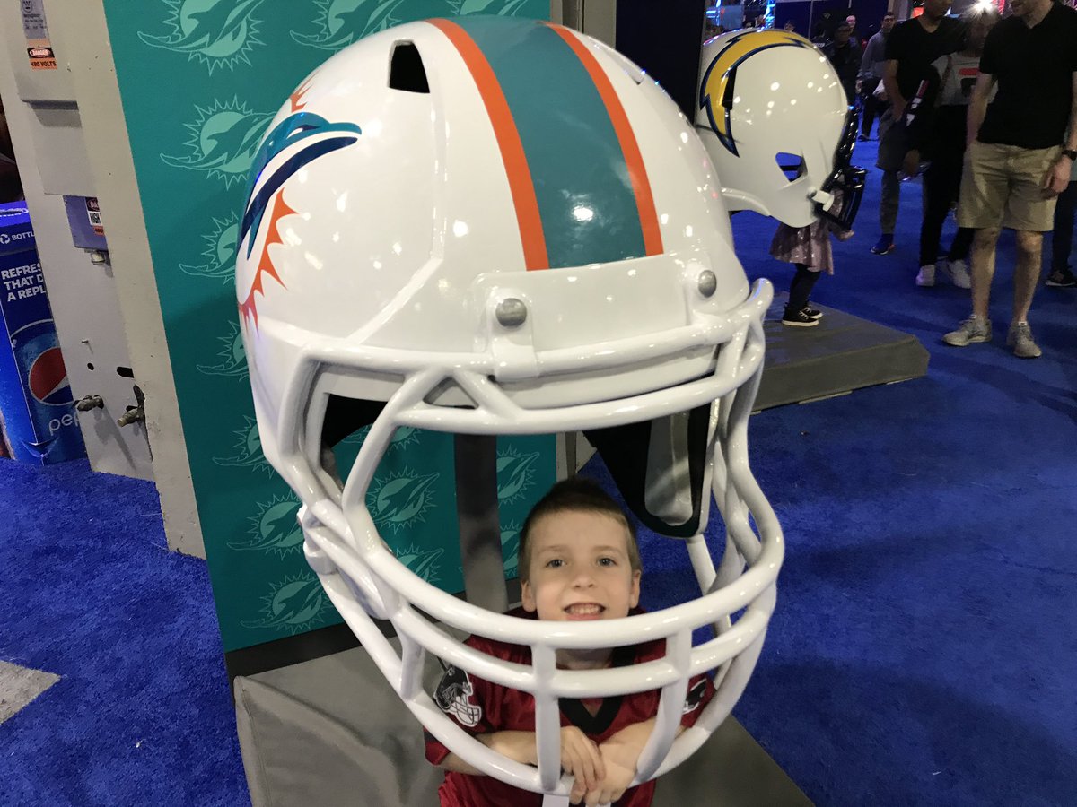 TheActualCC's tweet photo. FBF to the time Kraelo took the day to take me and my son to the Super Bowl experience in Atlanta.

Spent all day together showing us around. https://t.co/aW3R42Ml7I