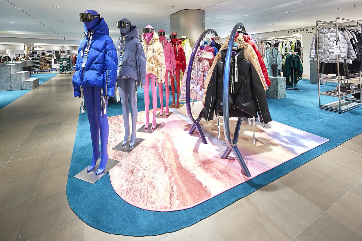 Rinascente's tweet photo. Il tuo shopping ad alta quota inizia al 4° piano di #RinascenteMilano. Ti aspettiamo in store con gli outfit perfetti per una giornata innevata. #TimeToBeCool https://t.co/1dHE0E7oWO
