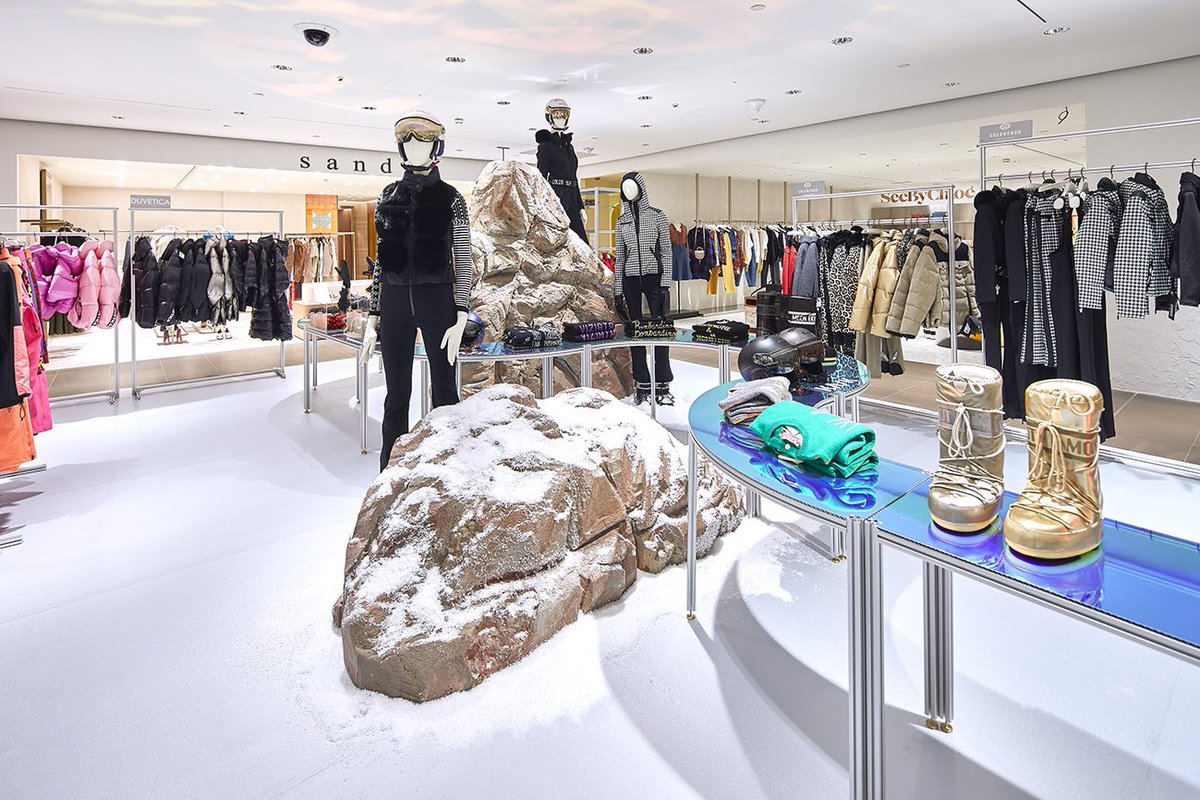 Rinascente's tweet photo. Il tuo shopping ad alta quota inizia al 4° piano di #RinascenteMilano. Ti aspettiamo in store con gli outfit perfetti per una giornata innevata. #TimeToBeCool https://t.co/1dHE0E7oWO