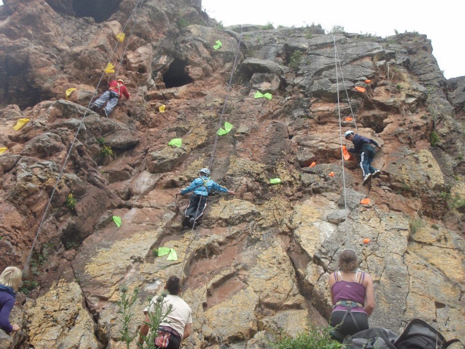 WaroTours's tweet photo. Preparation #socialwork #climbing #KidOfTheYear #instructional #kids #Cusco #rockclimbing #warotours #NuncaDejesDeAvanzar #ViernesDeGanarSeguidores #FolloForFolloBack #VamosABrillar #FelizViernesATodos #FridayFeeling https://t.co/VDoCF7CZne