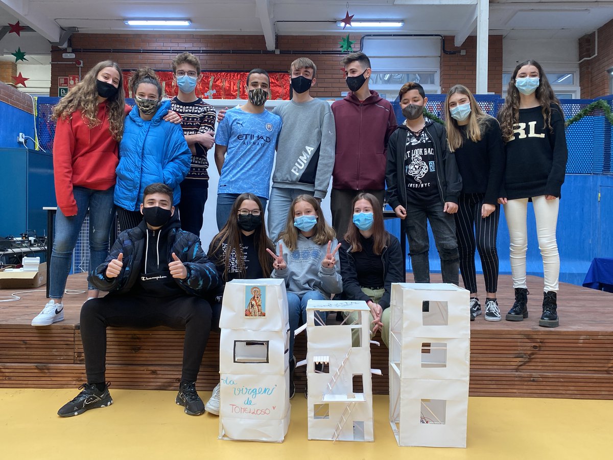 Llor_Fundacio's tweet photo. Dia de #reptes finals de #MACITEC!!!✅
Els nois i noies de 3r d'#ESOLlor han posat a prova d'huracans, terratrèmols i 3 kg de pes els edificis que han construït! Han estat un èxit i així, han posat fi al projecte 'La terra tremola'🌏. https://t.co/5lB4gAoSLb