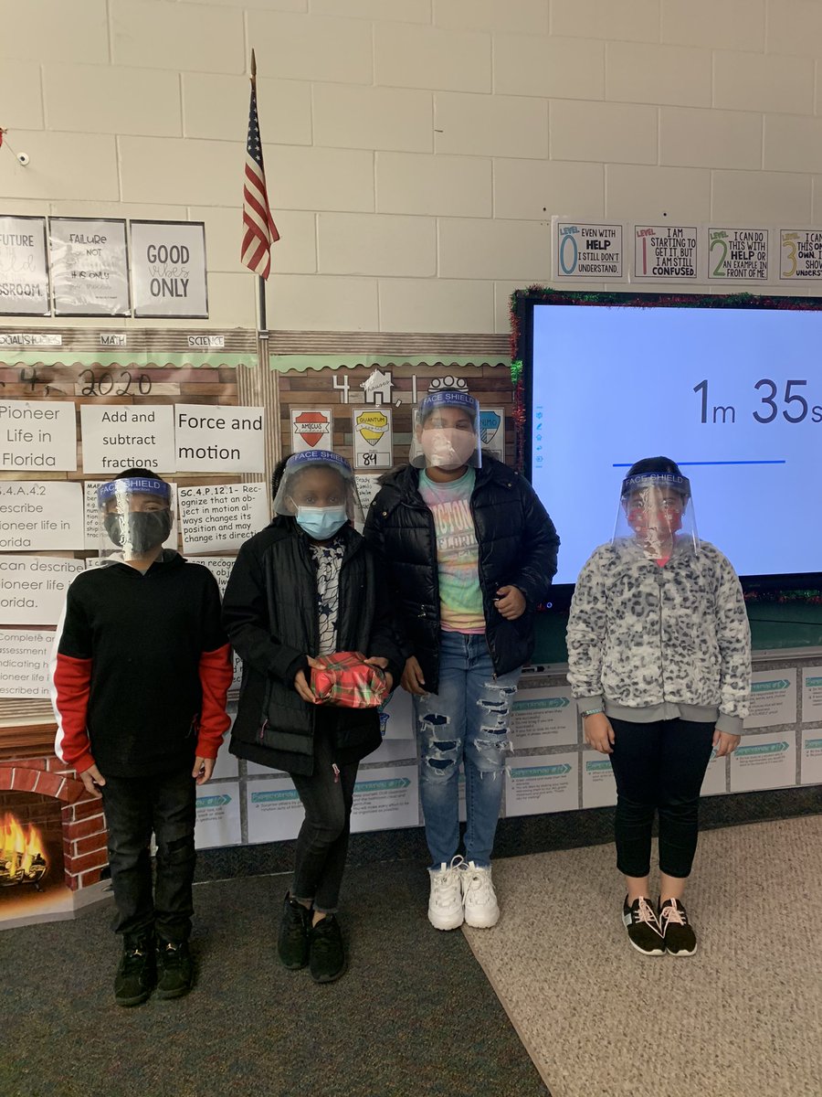 hartley_read's tweet photo. Need any speedy gift wrapping done? These kiddos had 4 minutes to plan and wrap a very odd shaped item with a piece of paper and 3 small pieces of tape! Yay for Viribus! They got it done in less than a minute! 🎄@AshMMiller @mcps https://t.co/CjsVzEyQd3