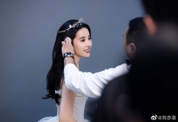 Yifei's Sina ก.ย.- ธ.ค. 2563 EoaIIjyU8AIkMew?format=jpg&name=360x360