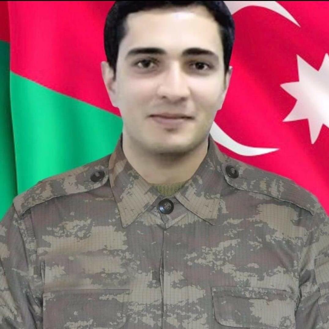 HajiyevaGunash's tweet photo. Şəhid Rauf Əliyev!

Doktorantura təhsilini davam etdirən, bankların birində yüksək vəzifə tutan igidimiz Aprel döyüşlərinin də iştirakçısı olmuşdur. Könüllü olaraq cəbhəyə yollanmış, Hadrut uğrunda gedən çətin savaşda qəhrəmancasına şəhid olmuşdur.
#VictoriousAzerbaijaniHeroes https://t.co/ZuQ14nKE6Q