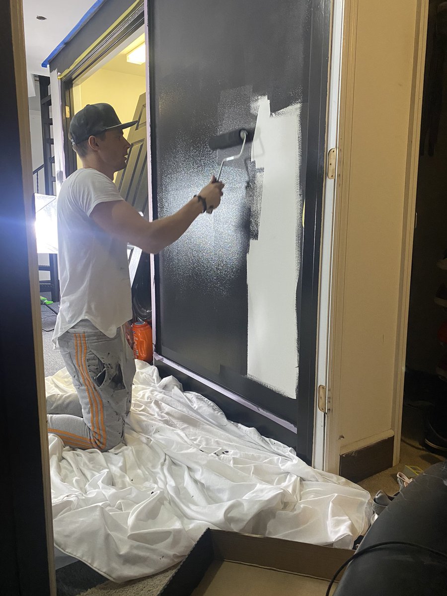 __hvw__'s tweet photo. can we please talk about how insanely amazing @DannySchwarz1 is doing at renovating the #BEATBOXX studio? https://t.co/7GvfKhEctw