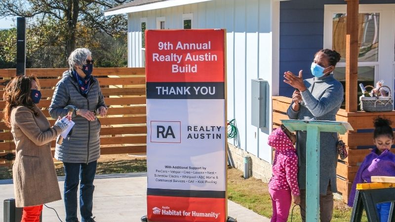 ra_compass's tweet photo. Realty Austin dedicated their 9th Annual @AustinHabitat Home on Tuesday, December 1! Thank you to our big-hearted agents, staff, and sponsors who volunteered to build, fundraised, and donated!❤️ 🏡  https://t.co/fo7gWYs3uj #ouraustinpledge #austinhabitatforhumanity #realtyaustin https://t.co/FGrkxqXDVb