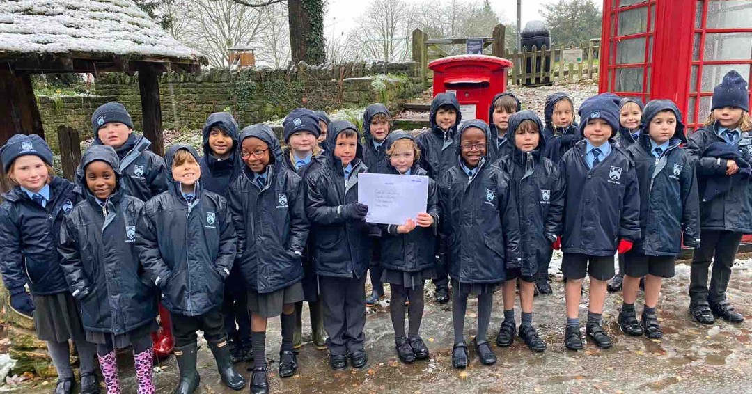 WithamPrep's tweet photo. Year 2️⃣had 'snow' much fun posting their letters to Father Christmas 🎅 Even better with the snowy scenes ❄️We can’t wait for him to reply! @royalmailofficial #WHSPrePrep | #xmaspost | #snowyday https://t.co/TCUEs1cHD4