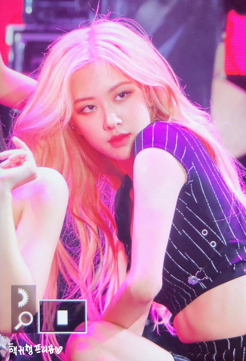 розовый блэк пинк. блэк пинк розе 2022. K pop группа blackpink. дженни blackpink. группа blackpink.