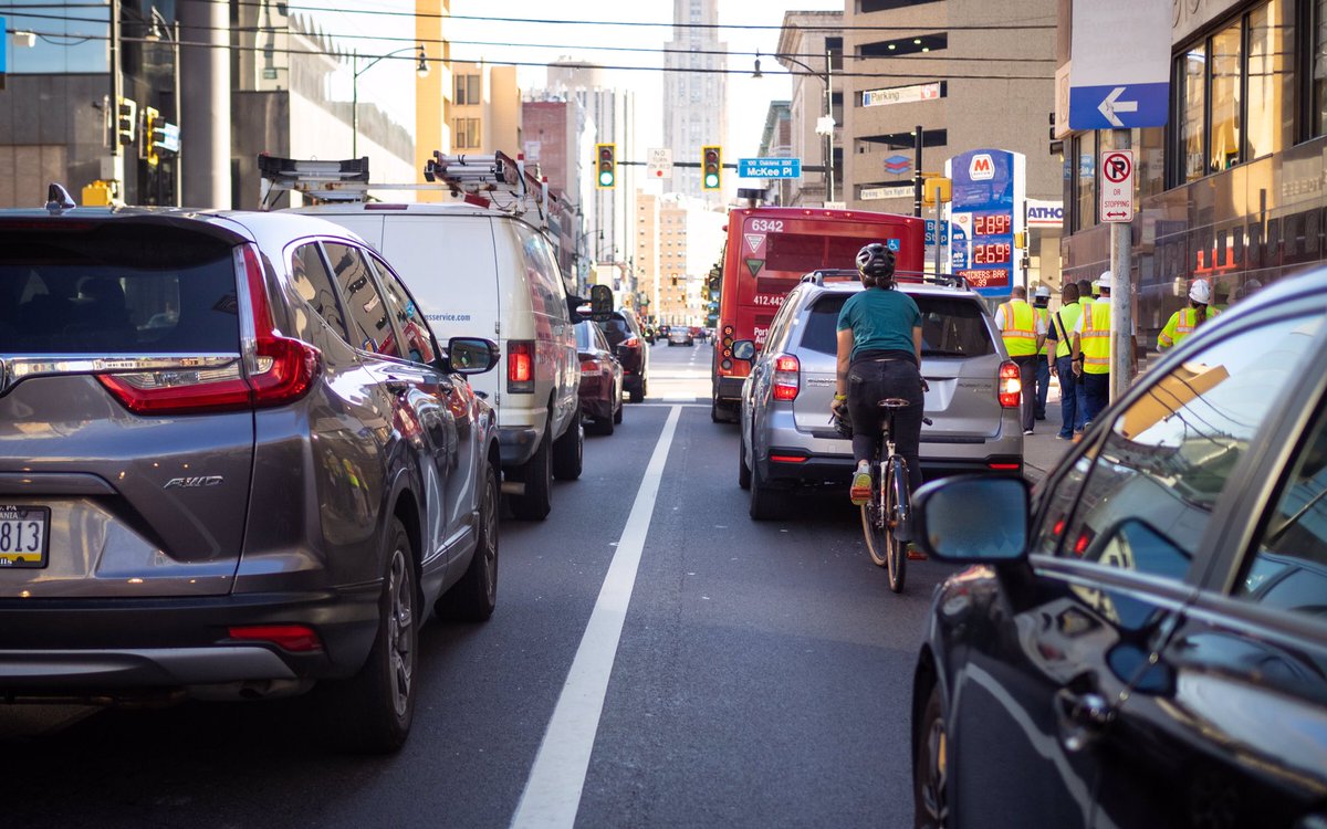 PghSmartCommute's tweet photo. Gas costs add up quickly, not to mention the other costs of having a car such as: insurance, registration fees, monthly payments, and maintenance costs. Rethink your commuting options, check out https://t.co/id72BQiLzq for more information. #walk #commute
 https://t.co/vEe24BpiNG https://t.co/pHtzc8Ioo8