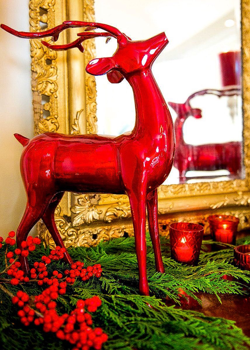 AmosEvents's tweet image. Now that the outside is decorated let’s carry the red on inside!

***See more of our red Christmas decorations on our previous posts***