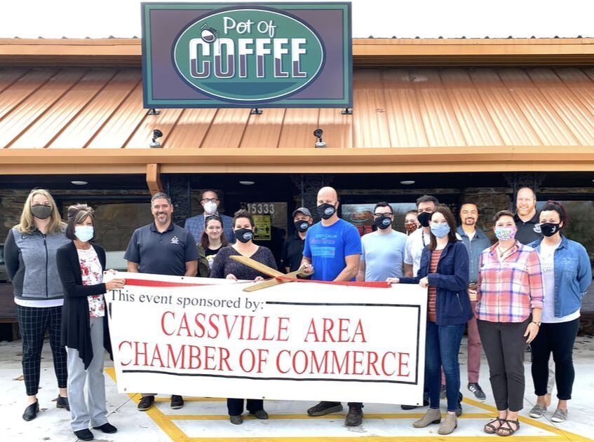 bc_advertiser's tweet photo. https://t.co/VrnlVZIQOC
Pot of Coffee in Cassville cuts the ribbon. https://t.co/h0gp0stOIc