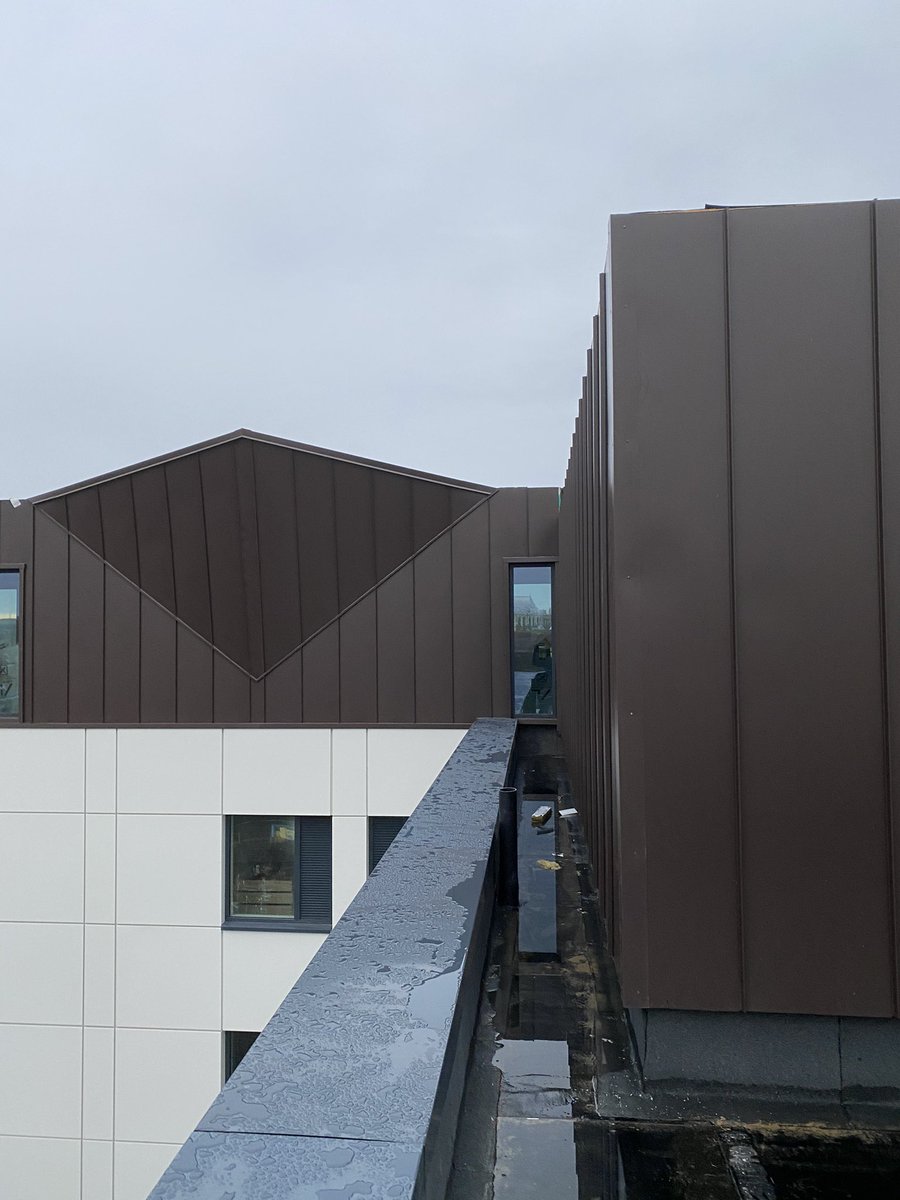 CMC_CharteredQS's tweet image. Cladding and roof looking very smart at our Hampton by Hilton project in Canterbury. #hilton #hbh @slatters_dev
