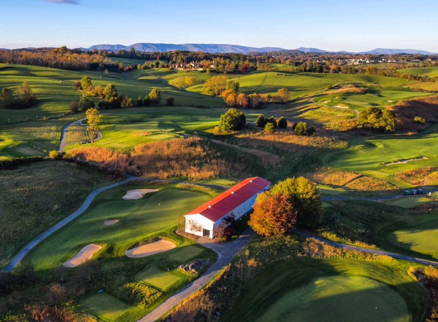 weed_golf's tweet photo. Inside this beautiful @TheOldeFarm barn, guests will find a putting green, hitting bay & delicious VA-inspired treats.
#BWGD proudly build this southwestern VA course in 2000, which was named the state's "Best Golf Course" by @GOLF_com! https://t.co/6hZ5dlRlAr
